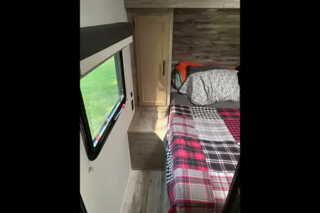 Hayleigh's Grand River 32bre Travel Trailer