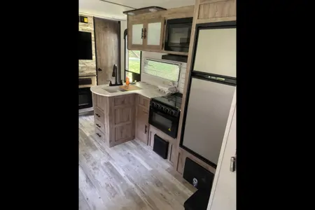 Hayleigh's Grand River 32bre Travel Trailer