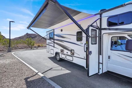 HouseOnWheels 2023 Forest River Sunseeker