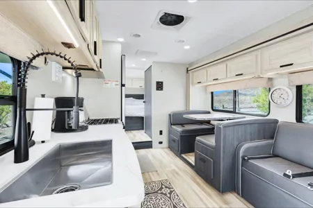 HouseOnWheels 2023 Forest River Sunseeker