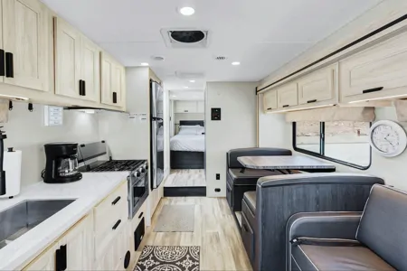 HouseOnWheels 2023 Forest River Sunseeker
