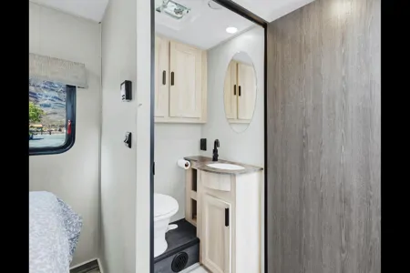 HouseOnWheels 2023 Forest River Sunseeker