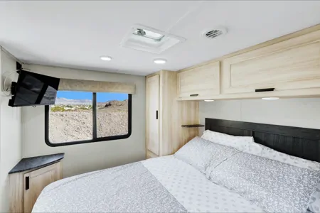 HouseOnWheels 2023 Forest River Sunseeker
