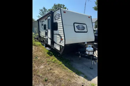 Shayne's Forest River 17bh Travel Trailer
