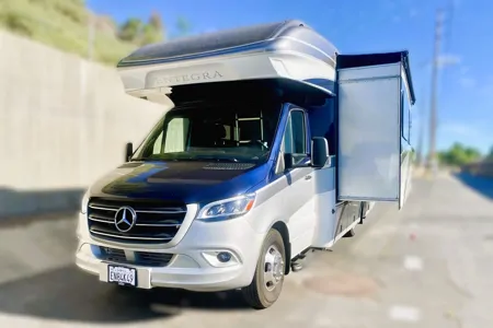 💎 Merci Benz 💎 BRAND NEW 2026 • Premium Sprinter • Unlimited Miles • Sleeps 6 ✨