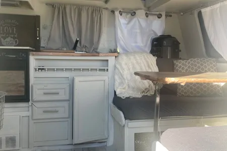 Bill & Shans rustic cozy cottage on wheels 