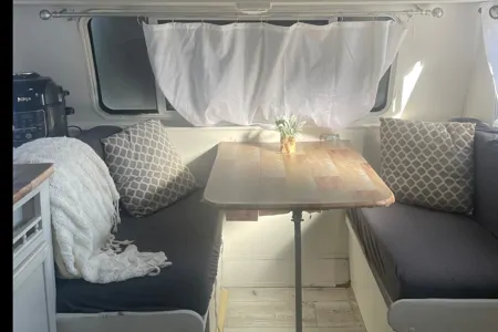 Bill & Shans rustic cozy cottage on wheels 