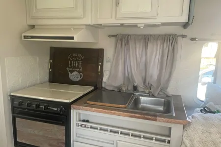 Bill & Shans rustic cozy cottage on wheels 