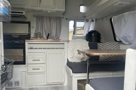 Bill & Shans rustic cozy cottage on wheels 
