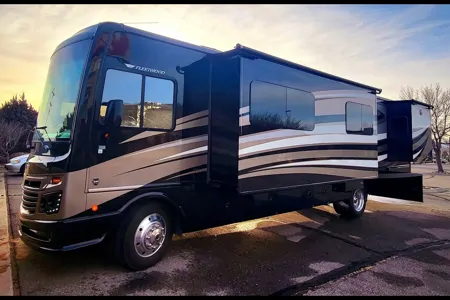 Harrrvey thee RV Fleetwood Bounder Class A