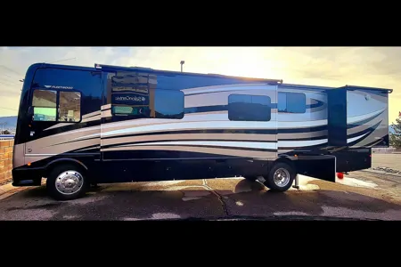 Harrrvey thee RV Fleetwood Bounder Class A