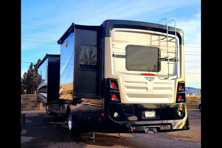 Harrrvey thee RV Fleetwood Bounder Class A