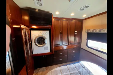 Harrrvey thee RV Fleetwood Bounder Class A