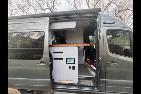 ROMR03 -- Pleasure-Way Rekon 4x4 Adventure Van