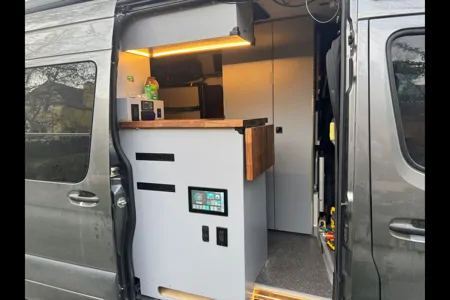 ROMR03 -- Pleasure-Way Rekon 4x4 Adventure Van