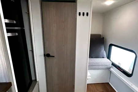 Miller's Mobile Mansion Coleman Lantern 17b (Custom Interior)