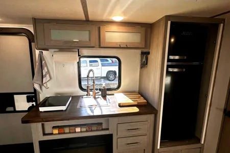Miller's Mobile Mansion Coleman Lantern 17b (Custom Interior)