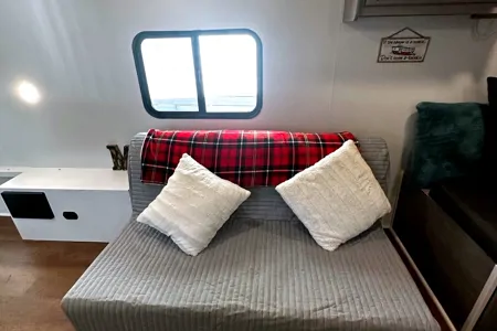 Miller's Mobile Mansion Coleman Lantern 17b (Custom Interior)