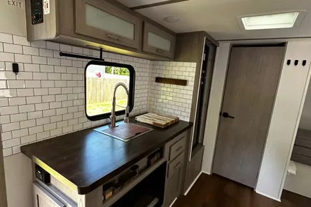 Miller's Mobile Mansion Coleman Lantern 17b (Custom Interior)