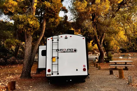 Pristine 2024 Geo Pro 20BHS | Upgraded Lithium & Solar | Sleeps 6 | Easy Tow