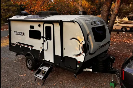 Pristine 2024 Geo Pro 20BHS | Upgraded Lithium & Solar | Sleeps 6 | Easy Tow