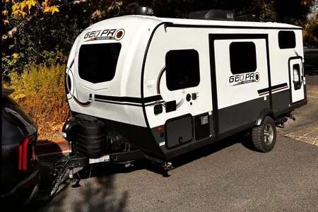 Pristine 2024 Geo Pro 20BHS | Upgraded Lithium & Solar | Sleeps 6 | Easy Tow