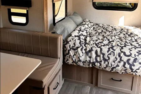 Pristine 2024 Geo Pro 20BHS | Upgraded Lithium & Solar | Sleeps 6 | Easy Tow