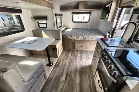 Pristine 2024 Geo Pro 20BHS | Upgraded Lithium & Solar | Sleeps 6 | Easy Tow