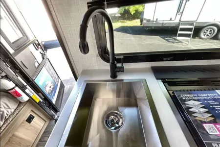 Pristine 2024 Geo Pro 20BHS | Upgraded Lithium & Solar | Sleeps 6 | Easy Tow