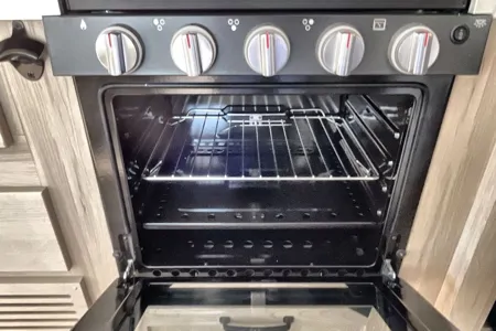 Pristine 2024 Geo Pro 20BHS | Upgraded Lithium & Solar | Sleeps 6 | Easy Tow