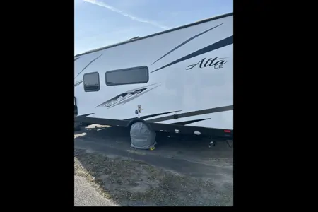 Forest River Alta east west Roulotte