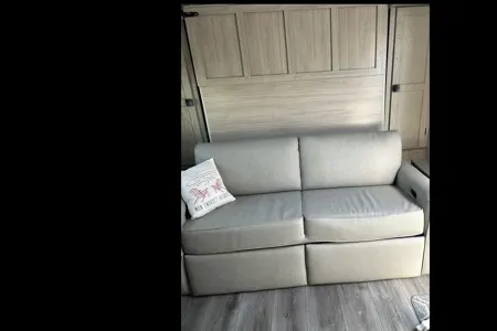 Forest River Alta east west Roulotte