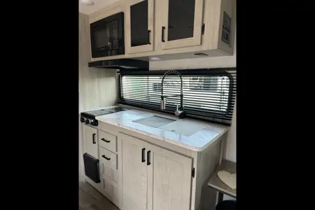 Forest River Alta east west Roulotte