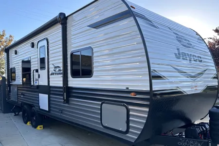 Bradshaw’s Fam Jay Flight SLX Travel Trailer