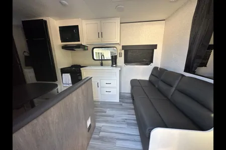 Bradshaw’s Fam Jay Flight SLX Travel Trailer