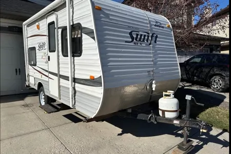 Light Weight SUV Towable 2400lbs dry weight