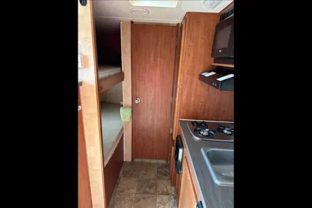 Light Weight SUV Towable 2400lbs dry weight