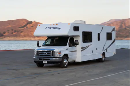 Lidiya's THOR MOTOR COACH 28A MAJESTIK