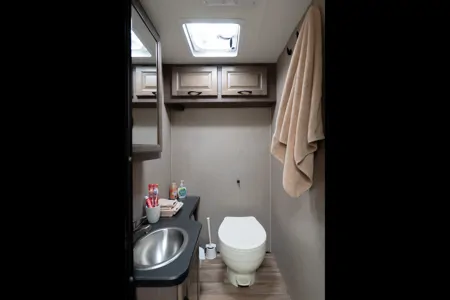 Lidiya's THOR MOTOR COACH 28A MAJESTIK