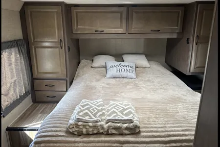 Lidiya's THOR MOTOR COACH 28A MAJESTIK