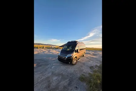 Base CampOffgrid  200watts of solar generator 4 adults