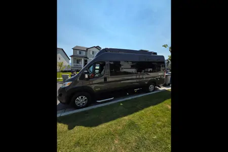 Base CampOffgrid  200watts of solar generator 4 adults