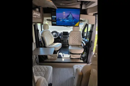 Base CampOffgrid  200watts of solar generator 4 adults