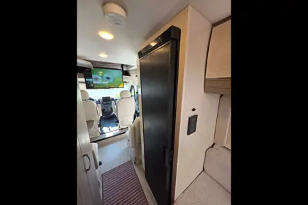 Base CampOffgrid  200watts of solar generator 4 adults