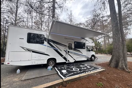 We Deliver I Family RV 2025 Thor Quantum | Starlink | Sleeps 5