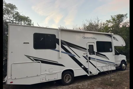 We Deliver I Family RV 2025 Thor Quantum | Starlink | Sleeps 5