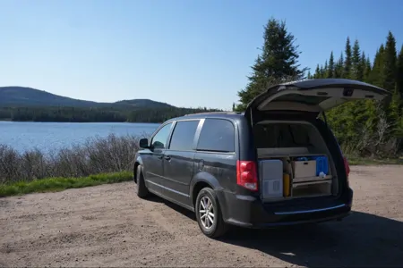 Aurore — Van aménagé discret et tout équipée pour vos aventures