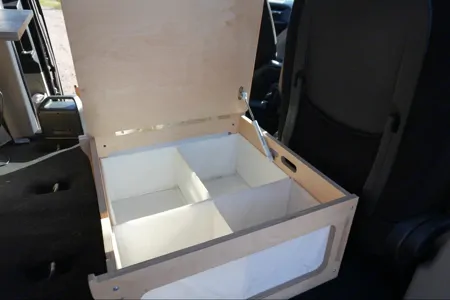 Aurore — Van aménagé discret et tout équipée pour vos aventures