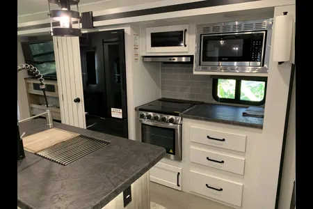 "Anzola" Modern 1 Bedroom Sleeps 4 with Large Living Area (LWFL1931)
