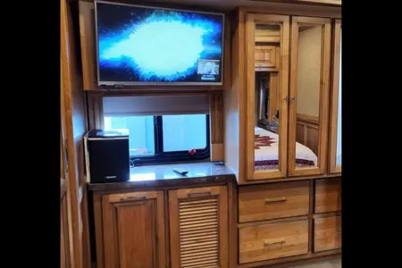 Glamping Queen Tiffin Motorhomes RED Class A